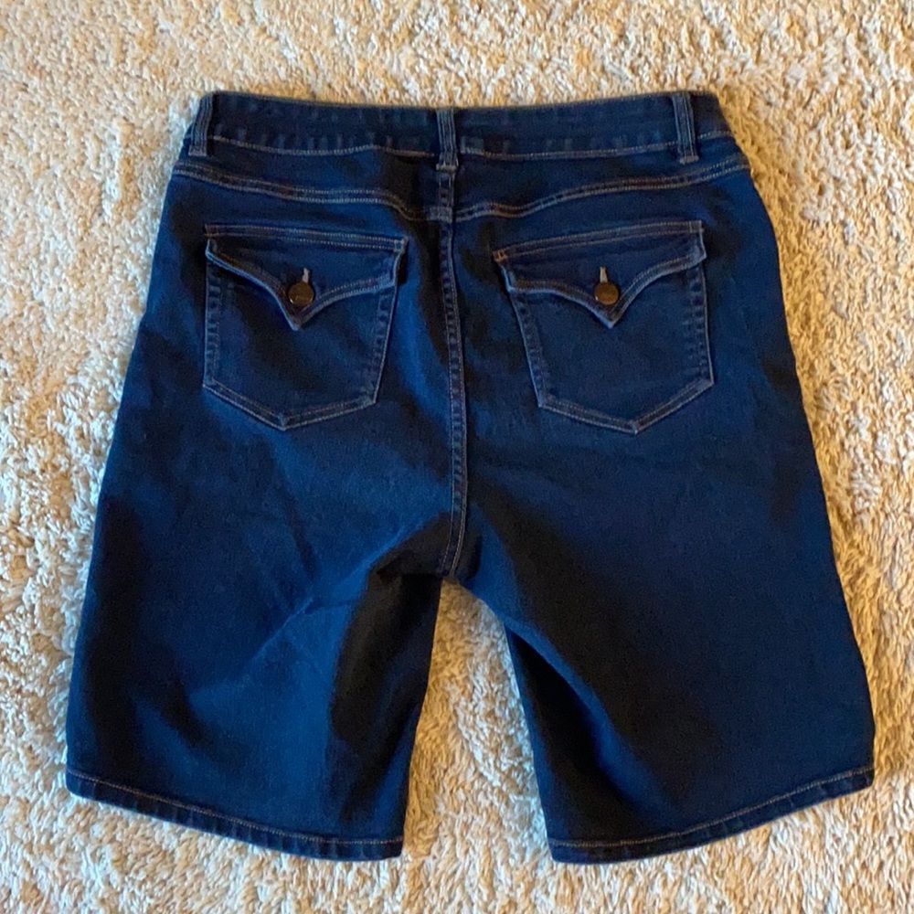 D. Jeans jean shorts. 14W. Excellent condition. 10” inseam. - Picture 2 of 3